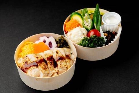 【彩り温野菜のわっぱ二段弁当】⑪塩麹鶏の香り柚子胡椒焼わっぱ弁当