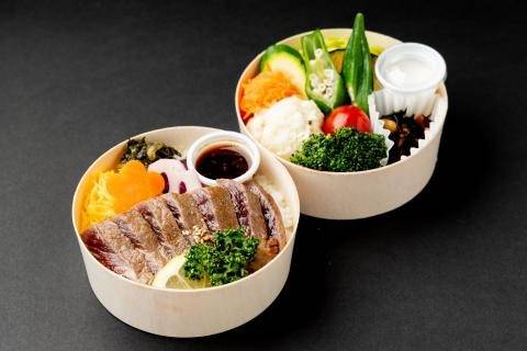 【彩り温野菜のわっぱ二段弁当】⑱厚切り「大麦牛」ステーキわっぱ弁当