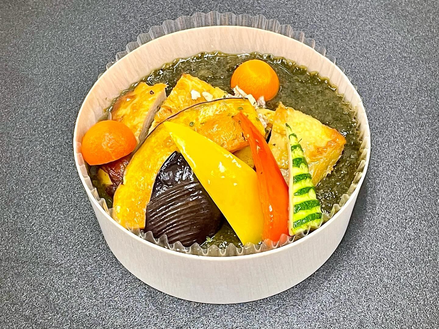 今日は、ほうれん草のカレー&タンドリーチキン。
