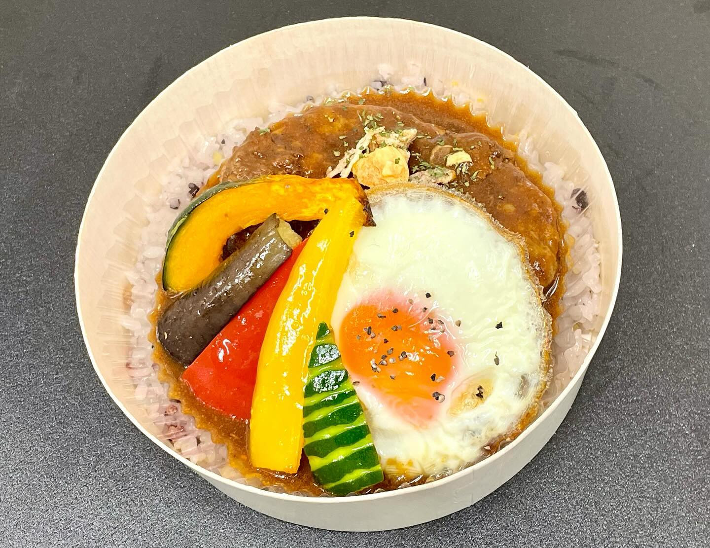 もはや定番商品になりつつあるロコモコ丼。
